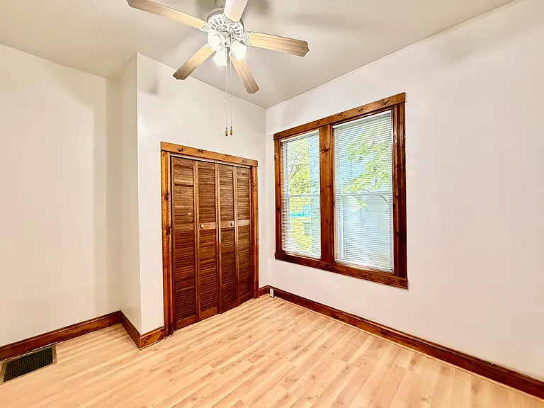 223 S 6th St — Photo 16