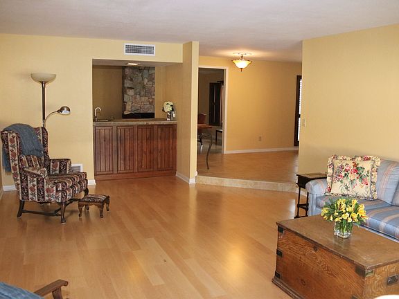 4th image of 101 W Wood Dr
