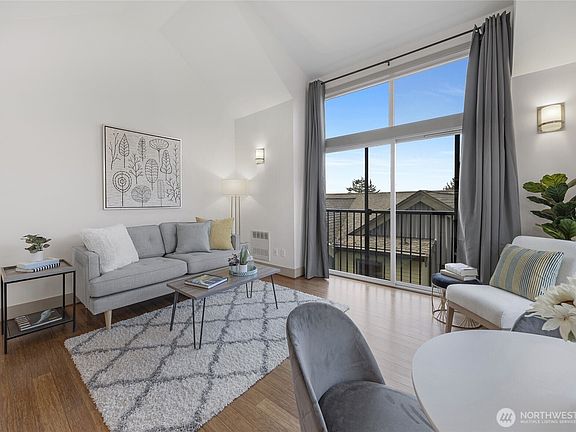 4th image of 10701 Greenwood Avenue N #D