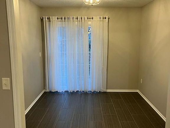 4th image of 614 Golfview Dr