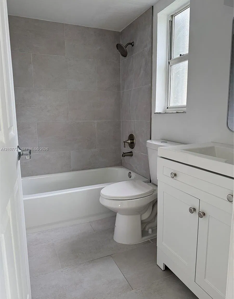 2 bed, 810 sqft, $2,200 — Photo 4