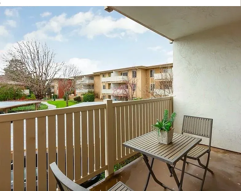 2 bed, 950 sqft, $2,700 — Photo 1