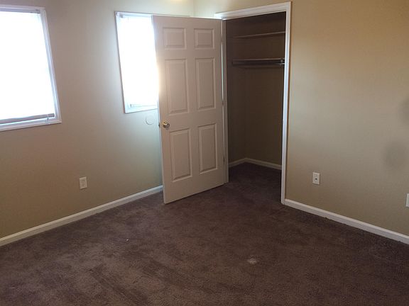 5th image of 928 Villa Dr #4