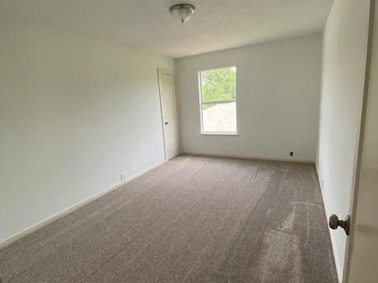 6924 Petty Ln — Photo 9