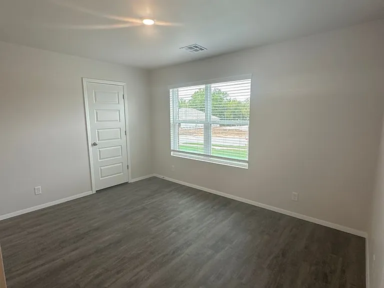 8201 E Oakland St — Photo 6