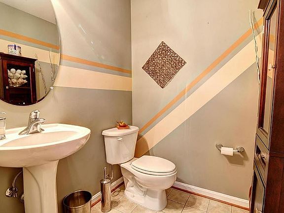 5th image of 42445 Greenside Dr