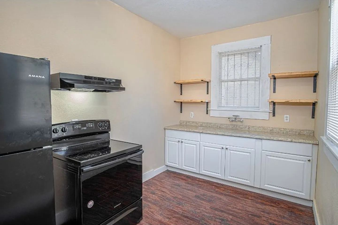 2 BR 1 BA Gorgeous Home Near Downtown — Photo 3