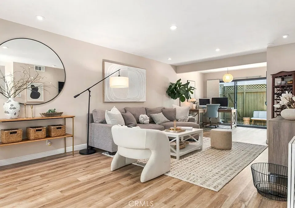 14 Surfside Ct