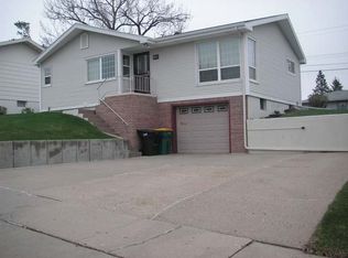 809 N 28th St, Bismarck, ND 58501
