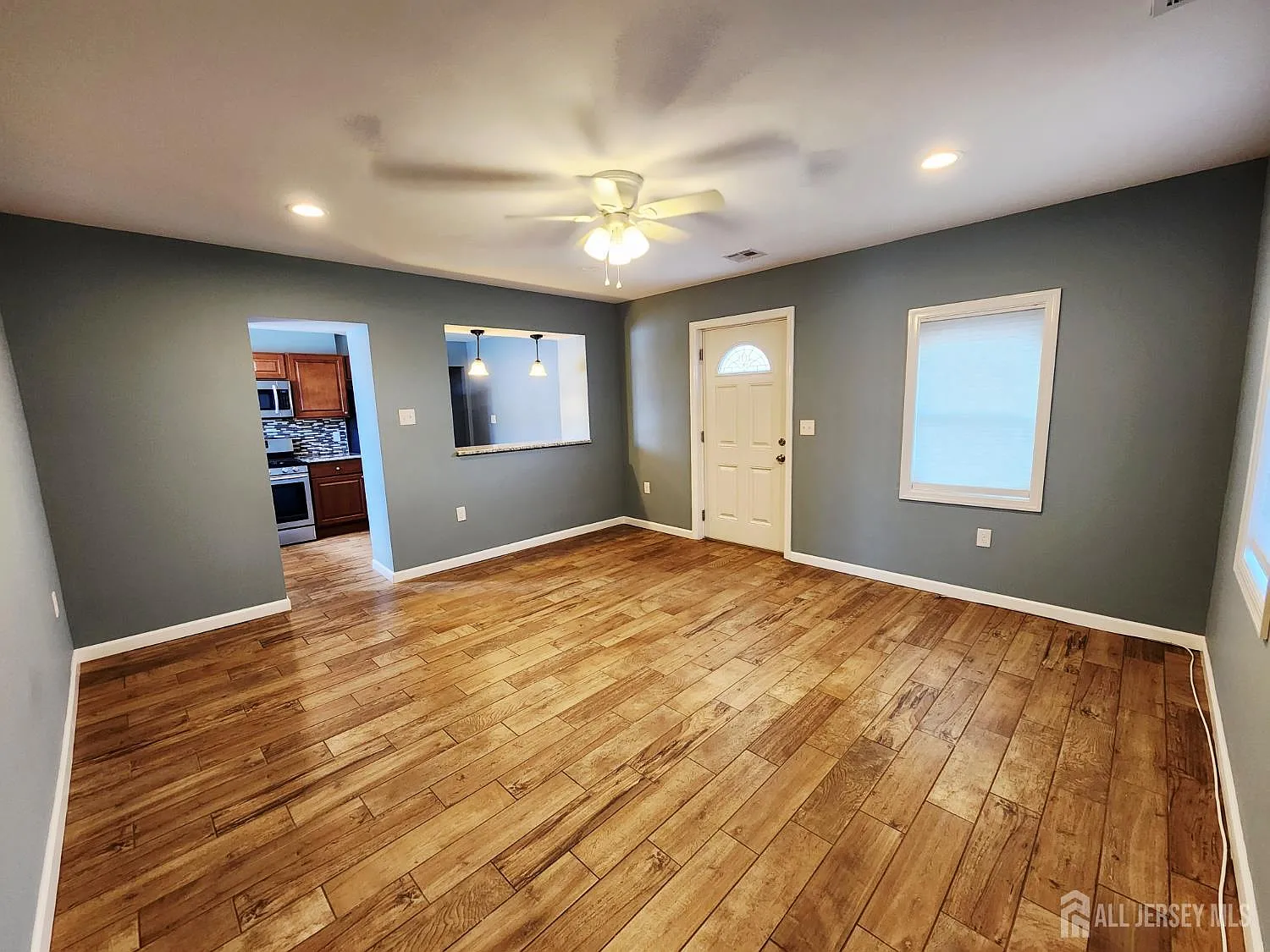 2 bed, 1.0 bath, $2,200 — Photo 4