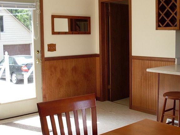 Dining table and chairs also included