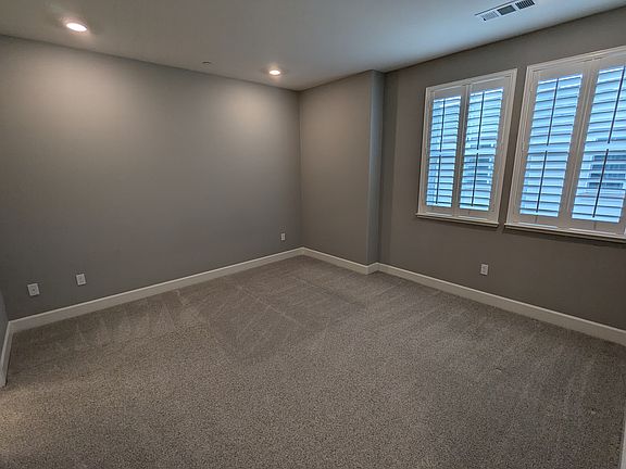 3rd image of 9 Lisbon Ln