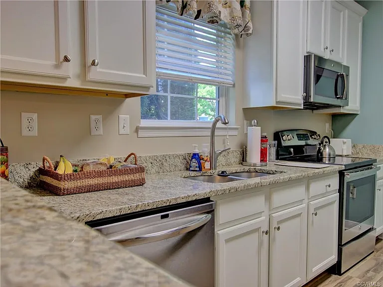 4706 Twin Hickory Lake Dr — Photo 24