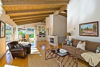 Living Room 4 :: 1534 Summit Rd