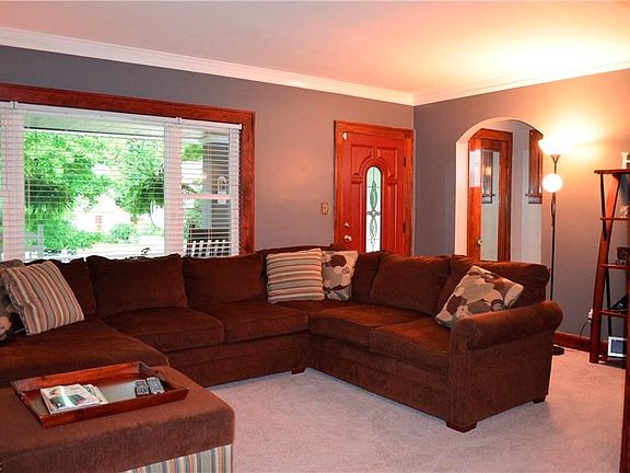3rd image of 4510 S Hills Dr