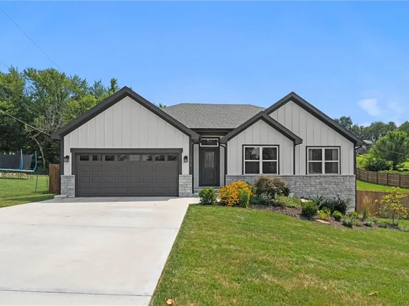 10809 Countryside Dr, Kansas City, KS 66109