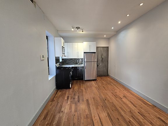 5th image of 147 Rockaway Pkwy APT 5