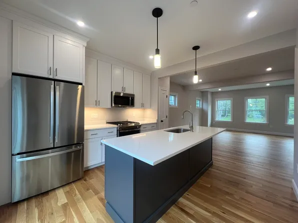 11 Juniper Lane, Portsmouth, NH 03801