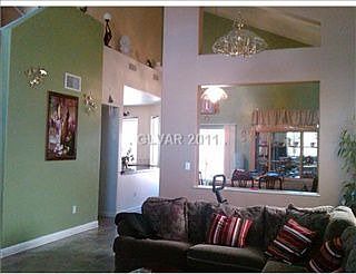 5th image of 1017 Washington Oaks St