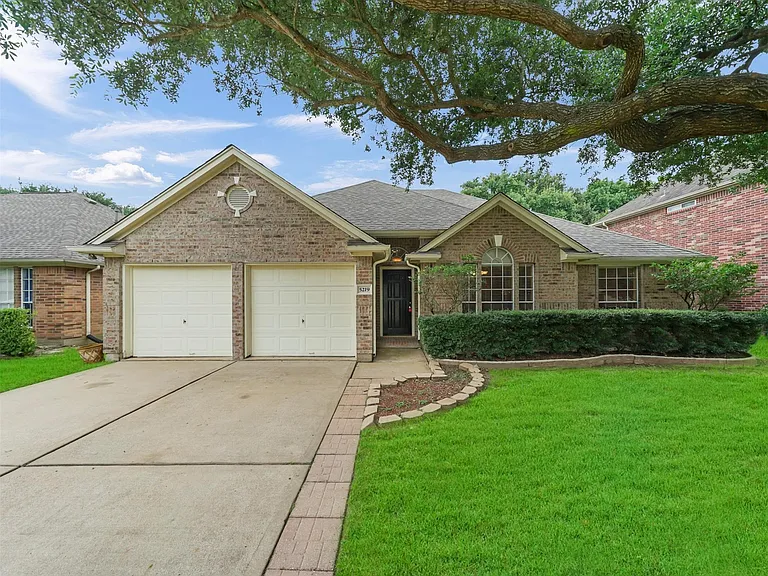 5219 Bay Pines Dr — Photo 1