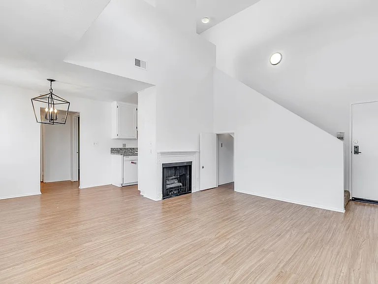 14455 Dickens St — Photo 2
