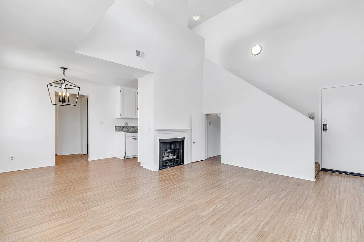 Building Photo - 14455 Dickens St