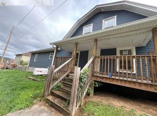 300 Holston St, Narrows, VA