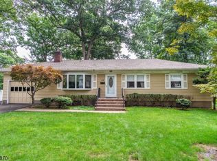 20 Ferncliff Rd, Morris Plains, NJ 07950