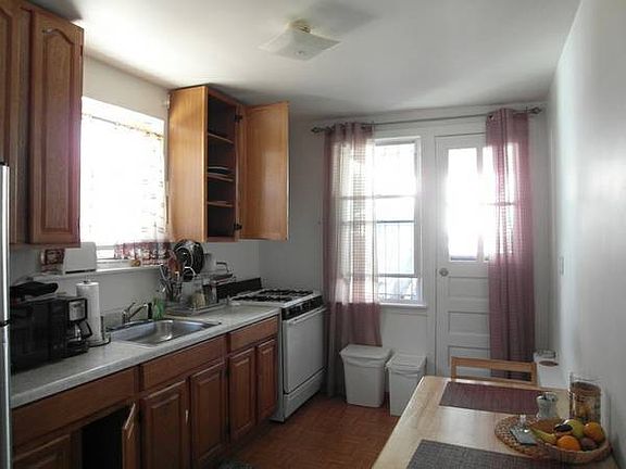 5th image of 2323 E 12th St APT 1G