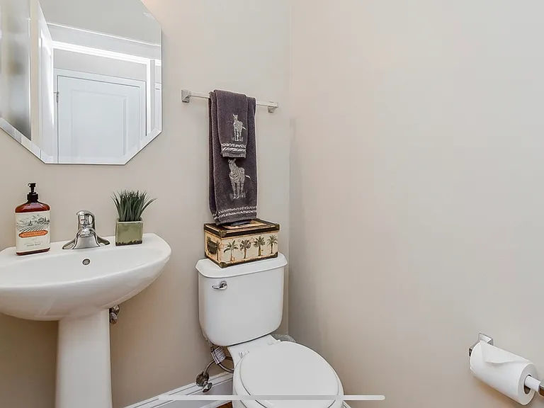 3180 Bromley Ln — Photo 6