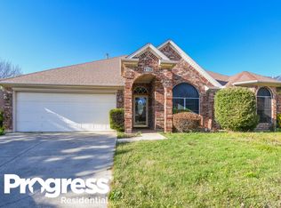 6729 Greenleaf Dr, North Richland Hills, TX 76182