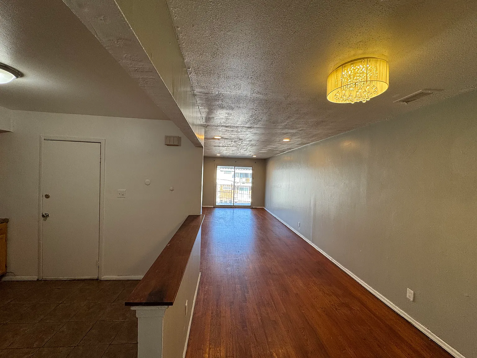 3 bed, 1200 sqft, $2,200 — Photo 3