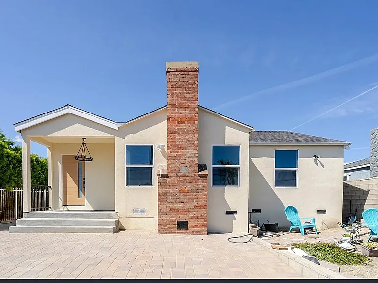 11911 Stagg St — Photo 3