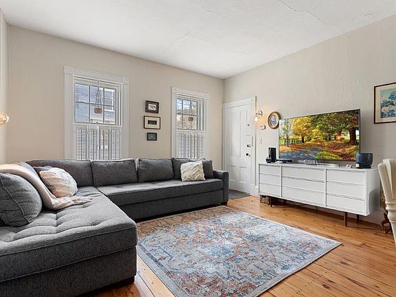 Entry / Living Room