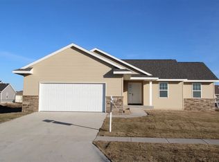7115 York Ave, Marion, IA 52302