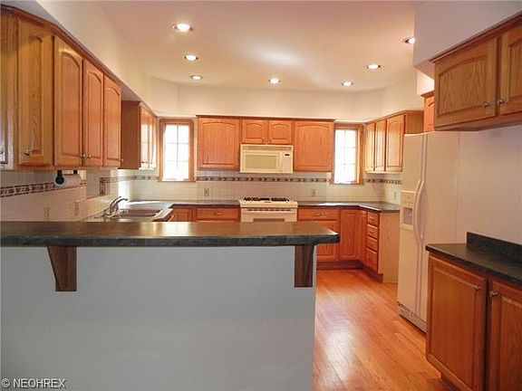 5th image of 20632 Beachwood Dr
