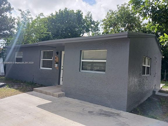 4th image of 951 NW 33rd Dr