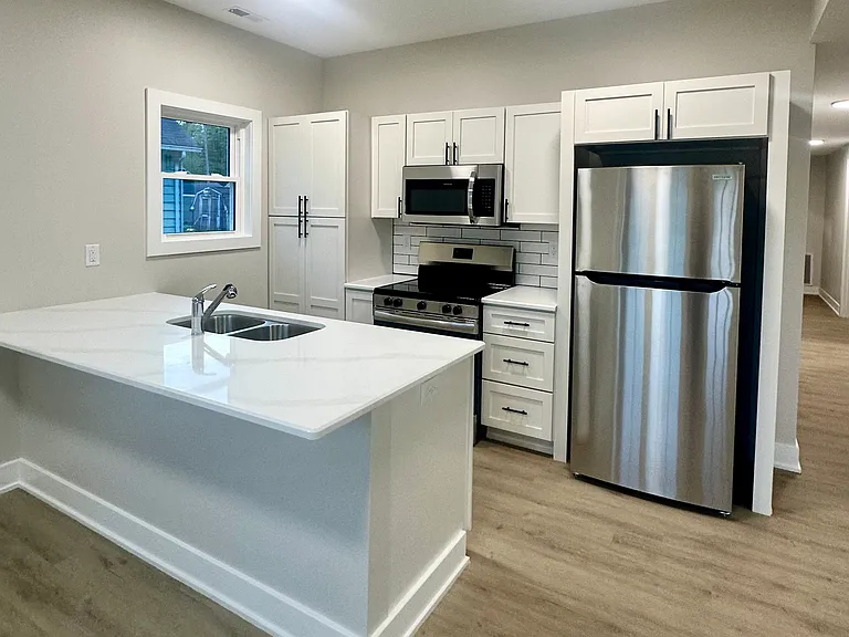Kitchen with stainless steel stove, dishwasher and fridge+freezer
Ample pantry space