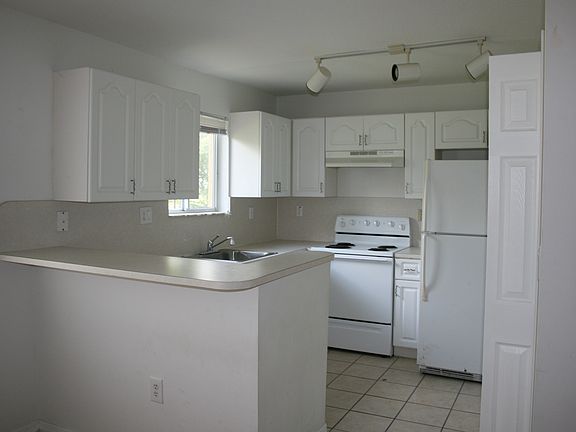 4th image of 920 NE 33rd Ter Unit 204