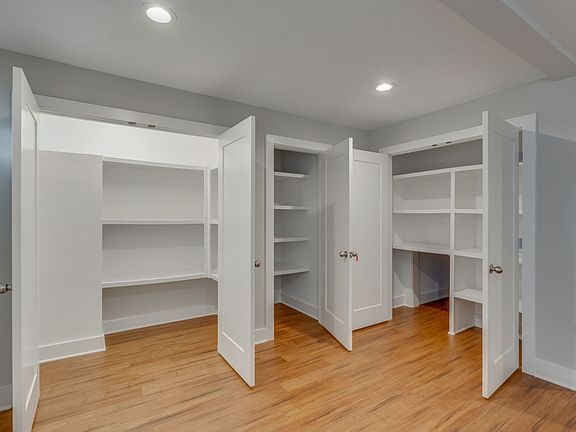 4th image of 1622 Vineland Dr