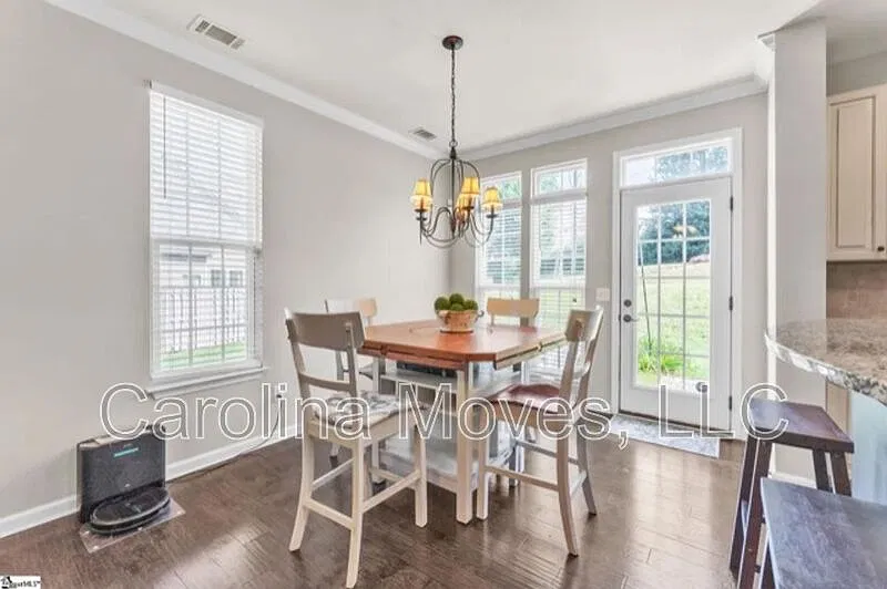 3 bed, 2.5 bath, 1562 sqft, $1,895 — Photo 4