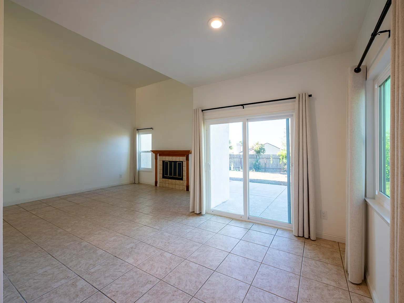 2 bed, 1120 sqft, $3,150 — Photo 2