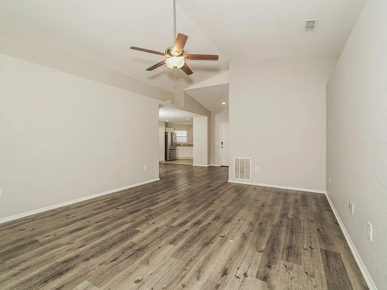 8179 Woodvine Cir — Photo 4