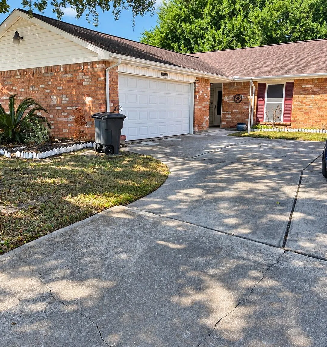 3 bed, 2.0 bath, 1643 sqft, $2,200 — Photo 1