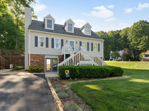 101 Chris Ct, Forest, VA 24551