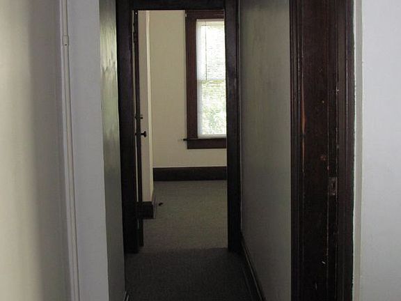 4th image of 65 W Oakland Ave