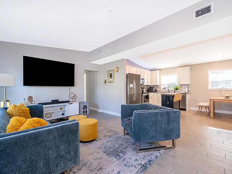 240 Orange Terrace Dr — Photo 3