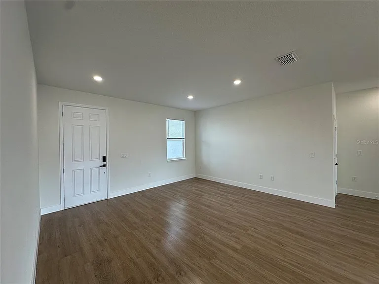 1323 E Derby Dr — Photo 3