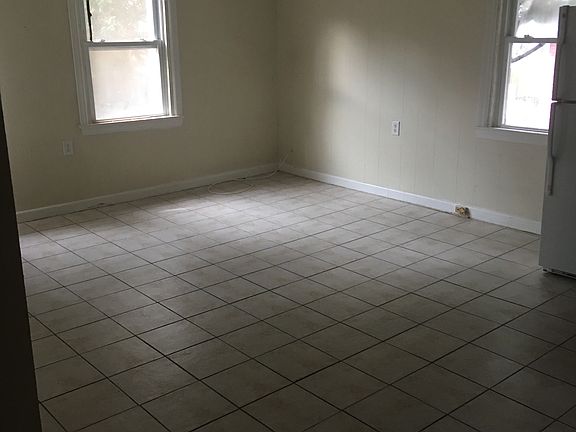 2nd image of 520 E Broad St APT 1