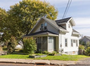 218 Woods Rd, Syracuse, NY 13209